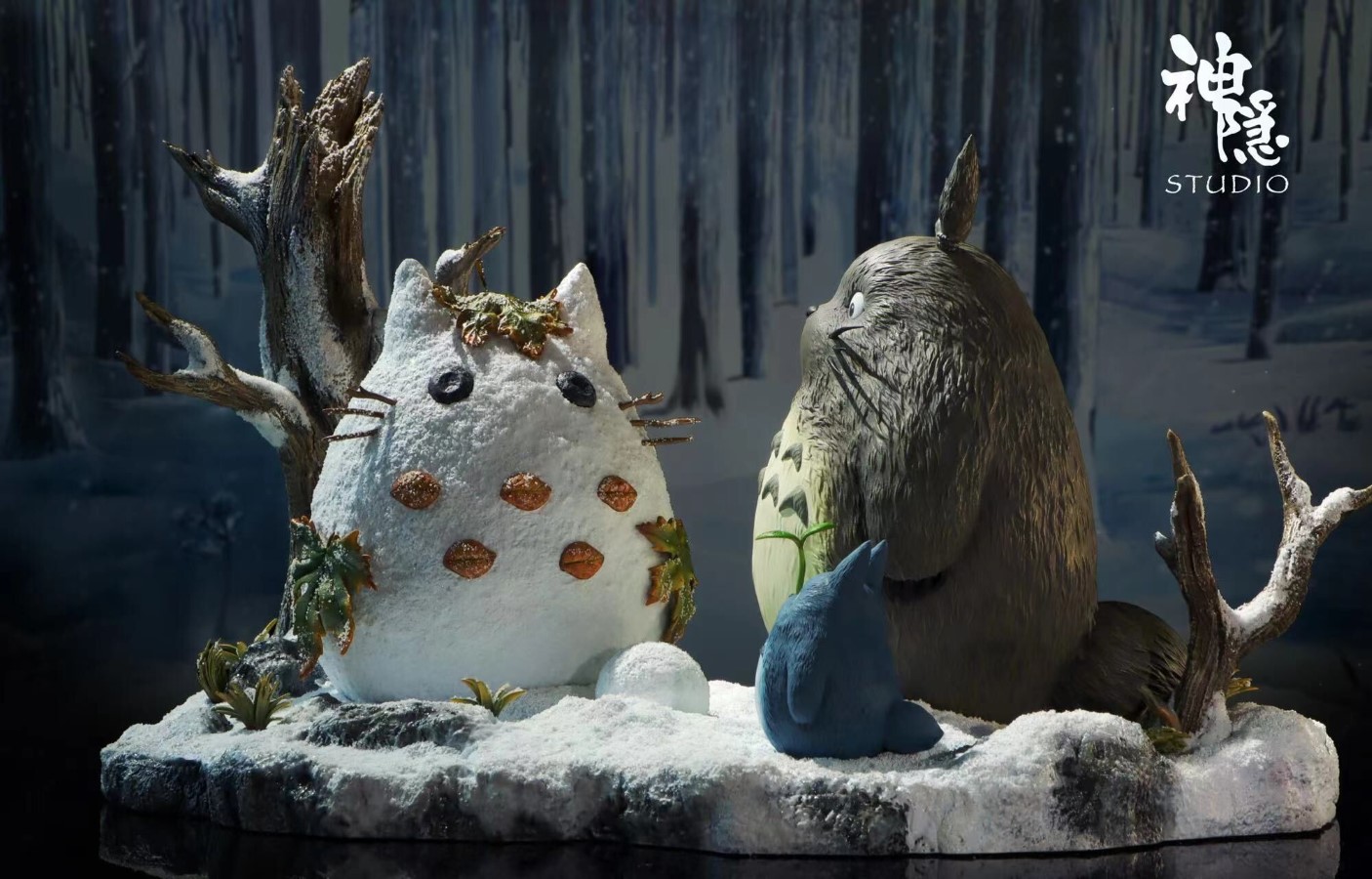 Totoro play in the snowfield