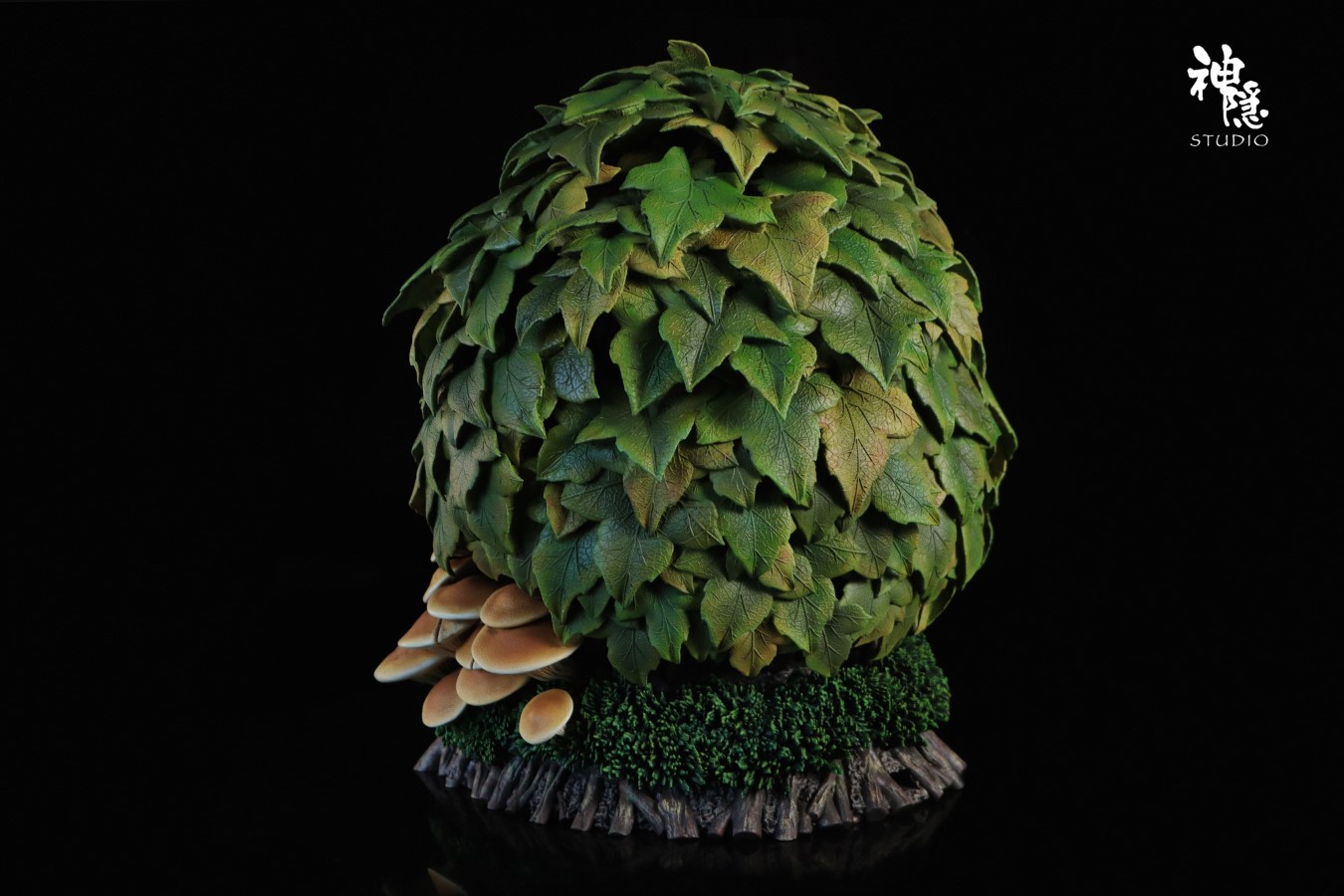 Totoro rest in the tree hole