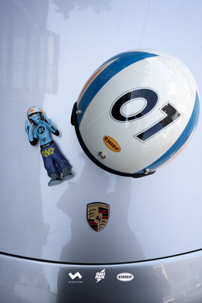 Helmet Figurines - No. 00 ZAIKI & No. 01 KOZA