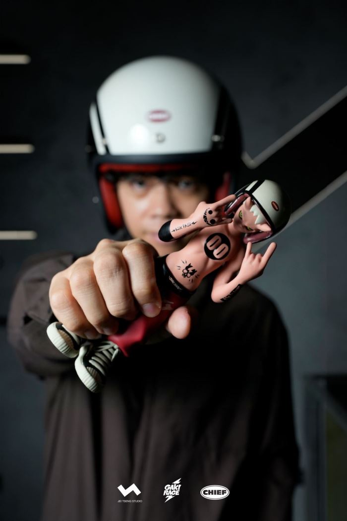 Helmet Figurines - No. 00 ZAIKI & No. 01 KOZA