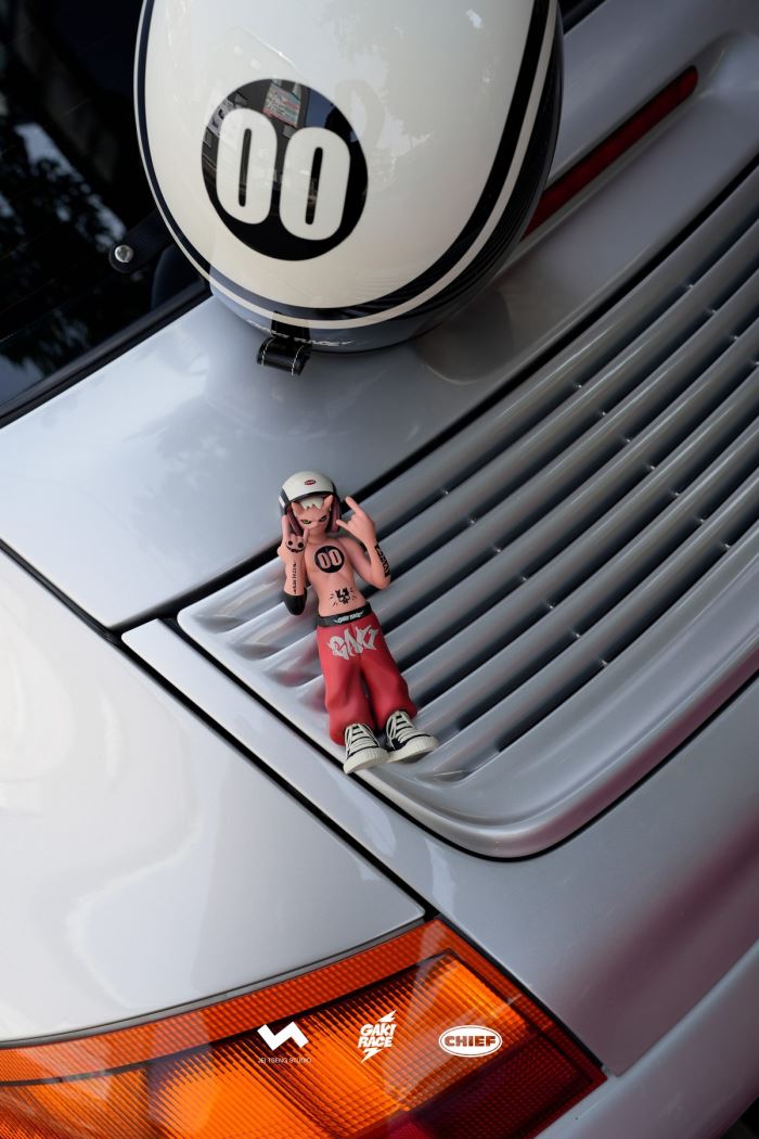 Helmet Figurines - No. 00 ZAIKI & No. 01 KOZA