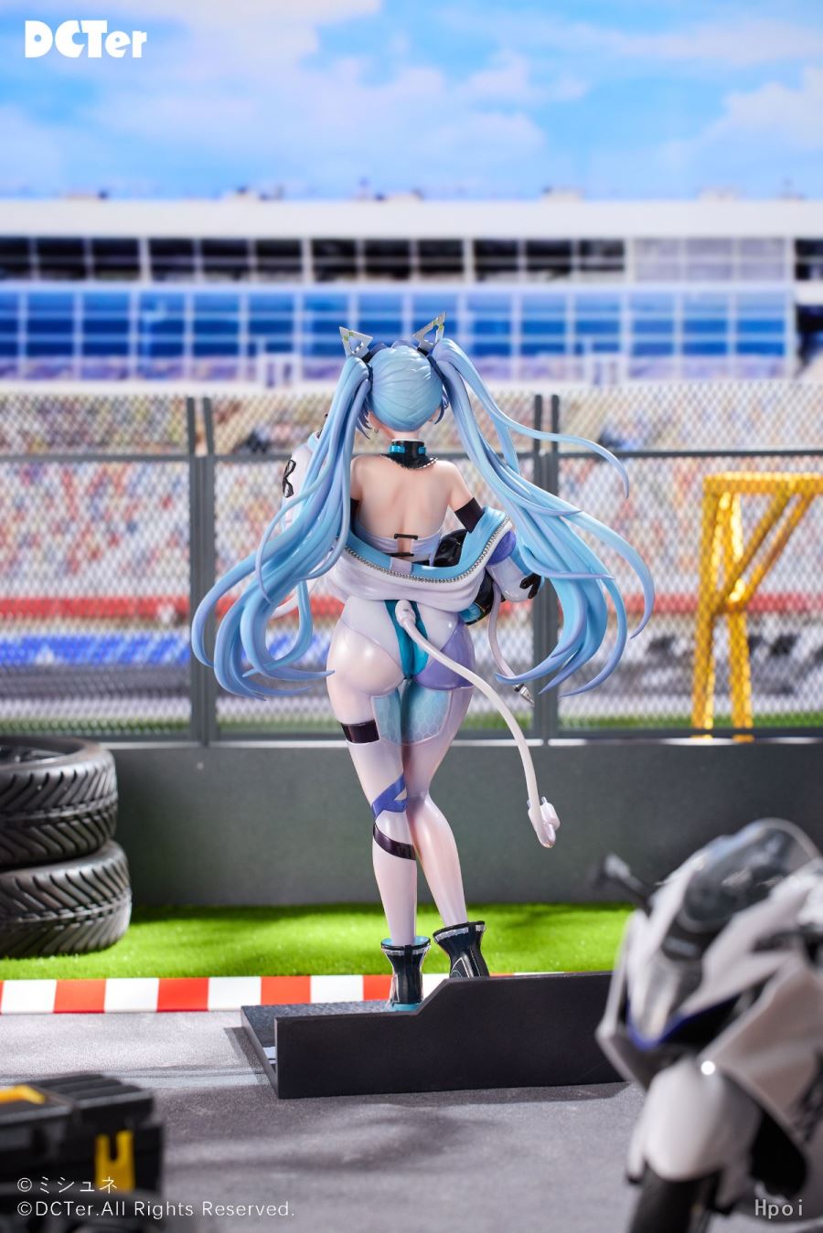 Motorcycle Girl Aila 1/7