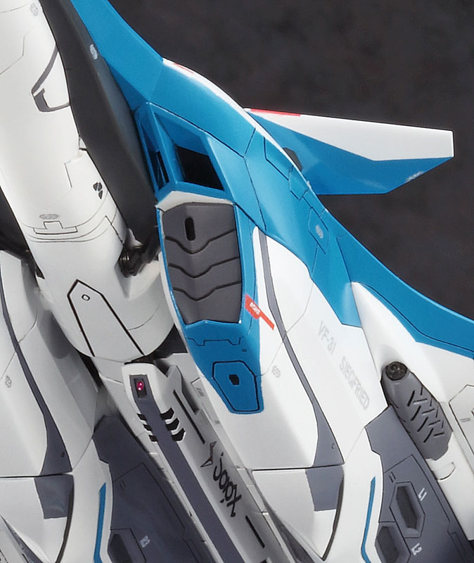VF-31J Siegfried Hayate Custom Macross Delta 1/72