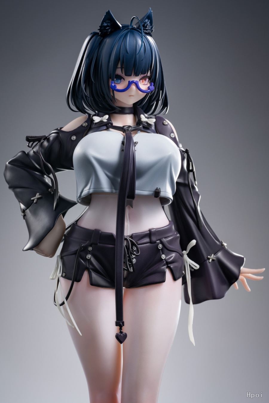 Heichazi is having trouble choosing stockings in a fitting room illustrated by dK.senie 1/6