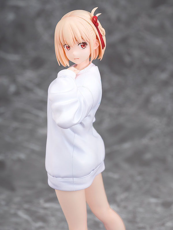 Lycoris Recoil Chisato Nishikigi: Oversized Sweatshirt Ver. 1/7