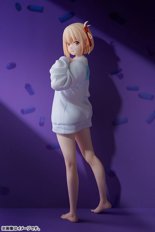 Lycoris Recoil Chisato Nishikigi: Oversized Sweatshirt Ver. 1/7