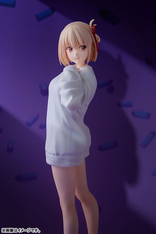 Lycoris Recoil Chisato Nishikigi: Oversized Sweatshirt Ver. 1/7