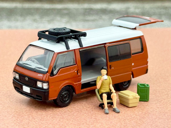 LV-N310d Mazda Bongo Brawny Van Custom Model (Brown) w/Roof Carrier