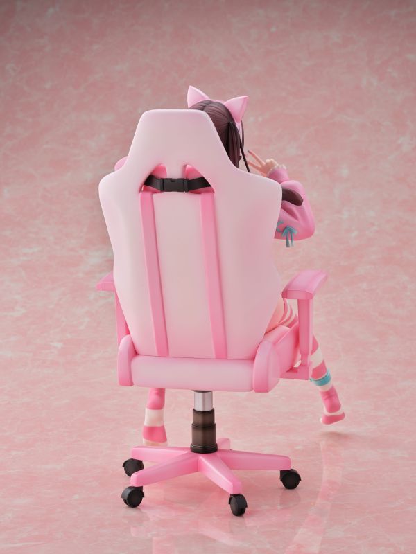 Kuro, the seductive landmine cat streamer Illustrated by Danimaru