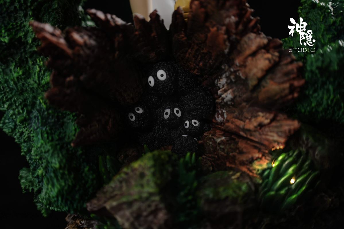 Kusakabe Mei on wood - My Neighbor Totoro