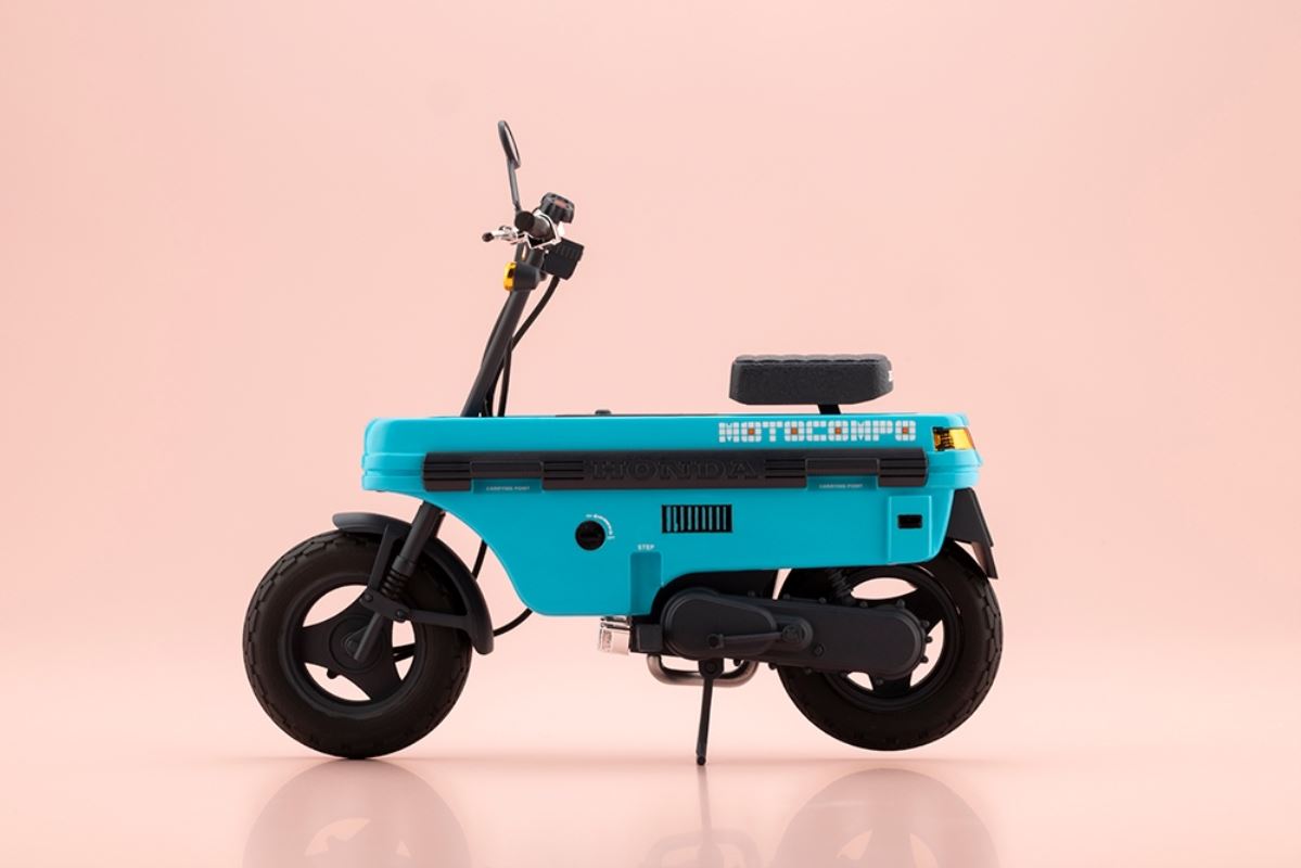 Megami Device USTER DOLL Night Alice with Honda AB12 Motocompo