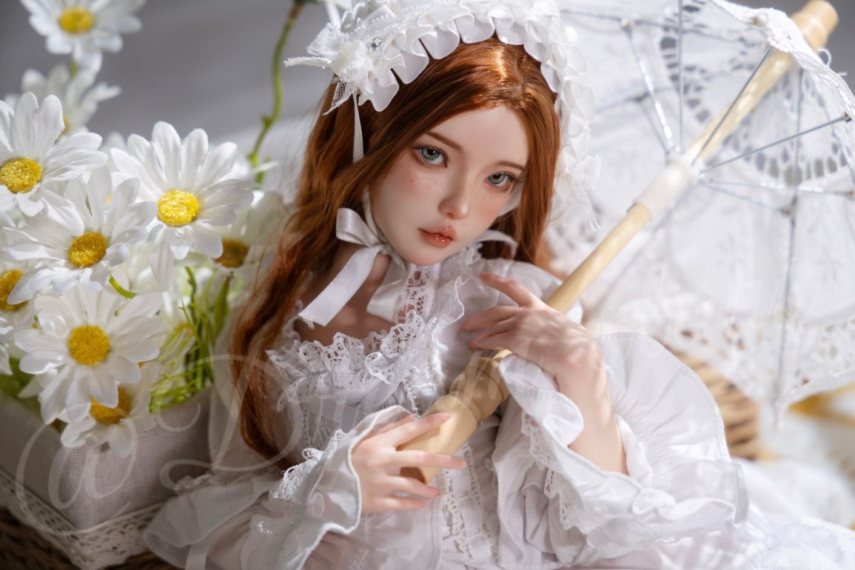 sister Leila & Yating - silicone encapsulated female action figure 1/3