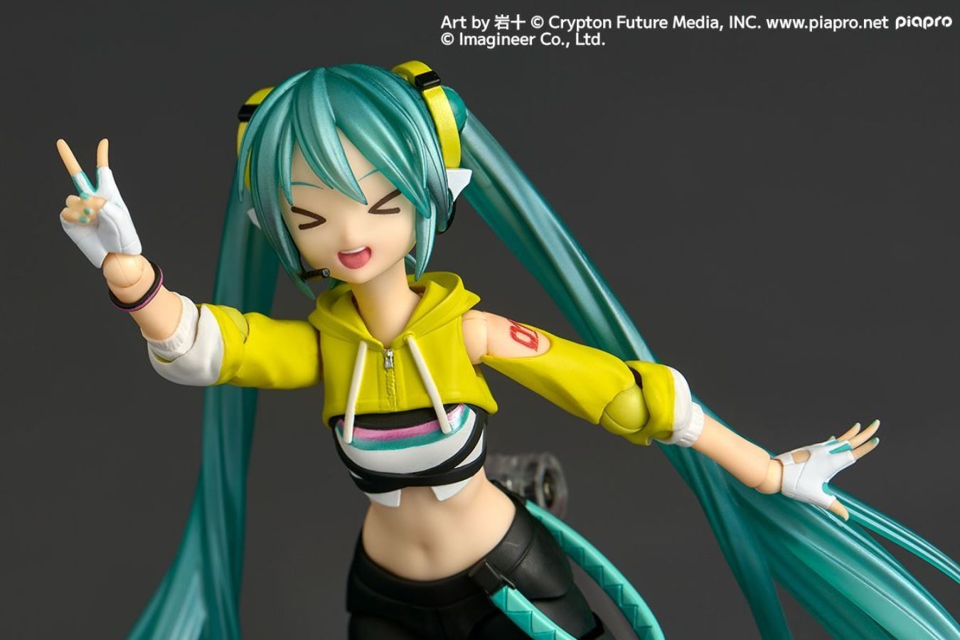 Revoltech Amazing Yamaguchi Hatsune Miku Fit Boxing Ver