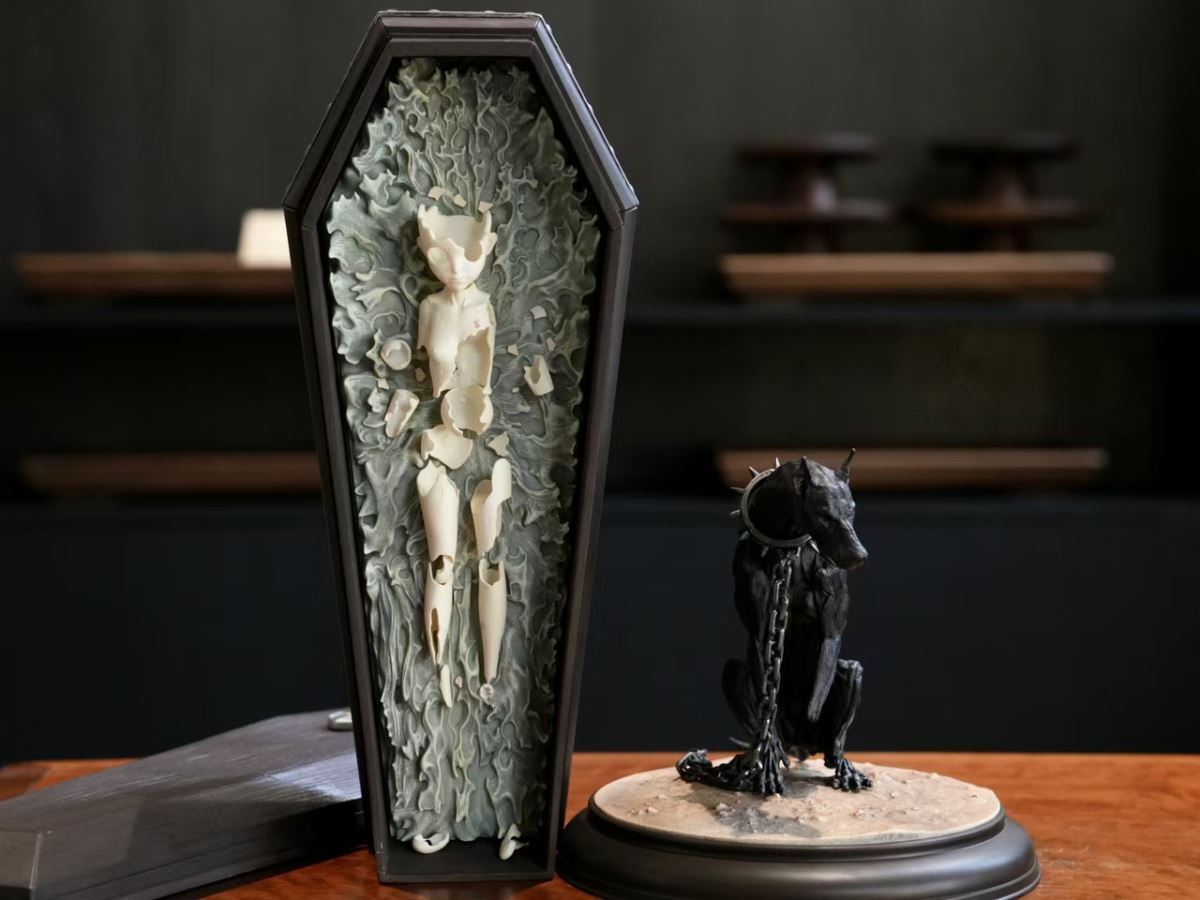 Berserk Black dog pulling coffin of Casca