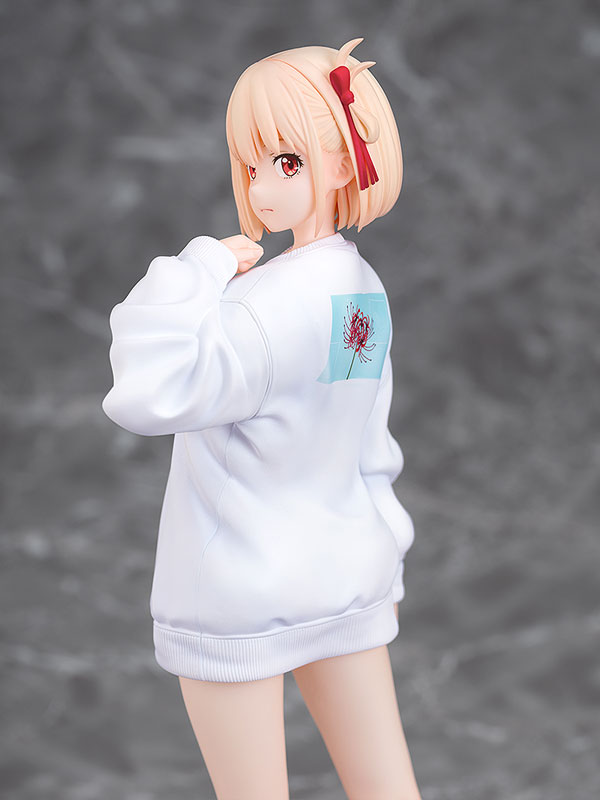 Lycoris Recoil Chisato Nishikigi: Oversized Sweatshirt Ver. 1/7