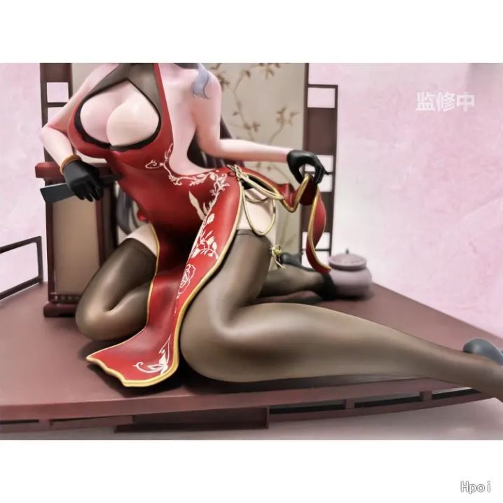 Red sleeves add fragrance