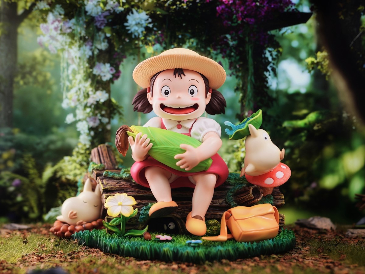 Mei holding corn - My Neighbor Totoro