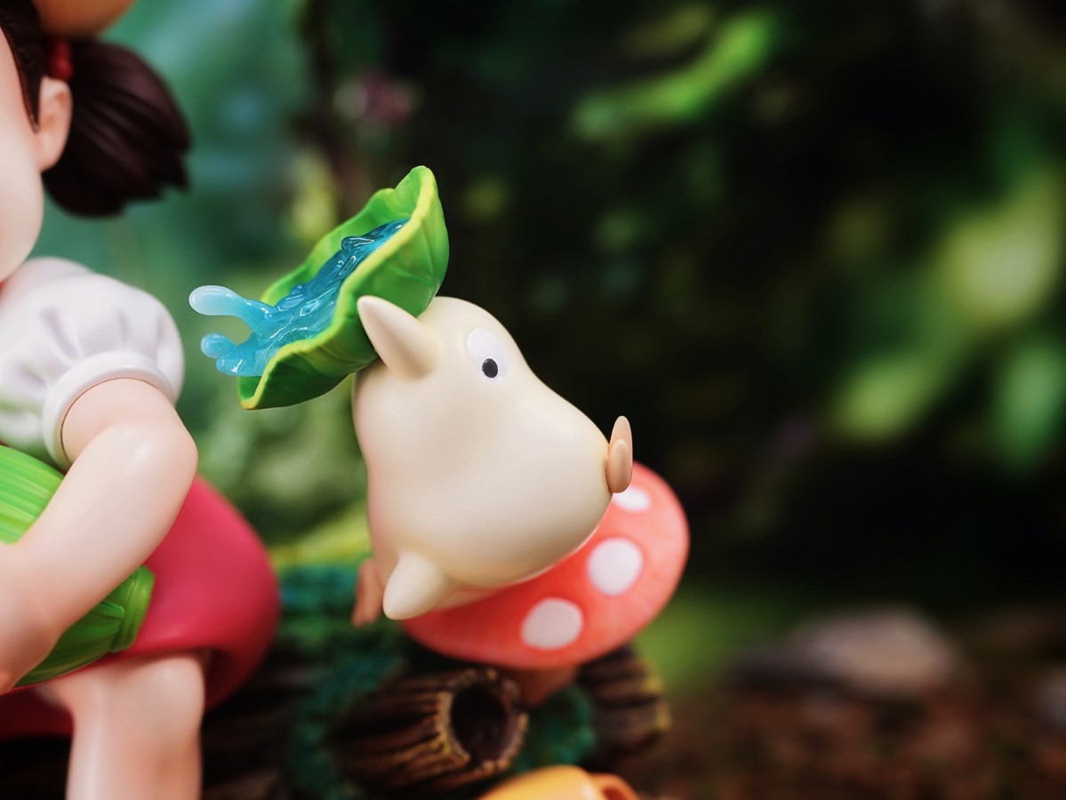 Mei holding corn - My Neighbor Totoro