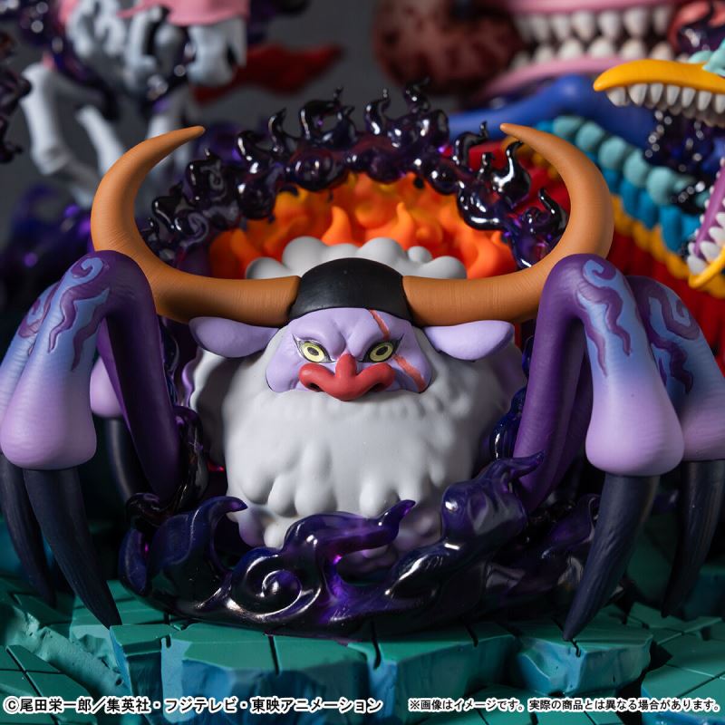 One Piece World Collectible Figure Premium - Monkey D. Luffy vs Five Elder Stars