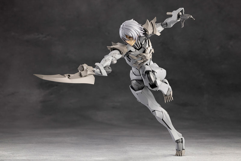 UNLIMITED UNIVERSE MEGALOMARIA ZIRCONIA