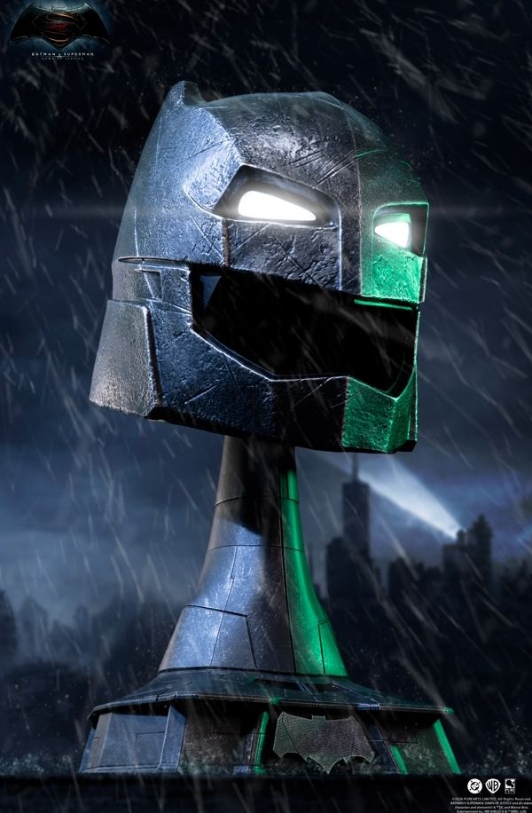 ARMORED BATMAN HELMET REPLICA - BATMAN V SUPERMAN: DAWN OF JUSTICE