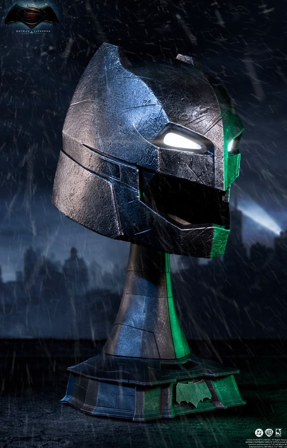 ARMORED BATMAN HELMET REPLICA - BATMAN V SUPERMAN: DAWN OF JUSTICE