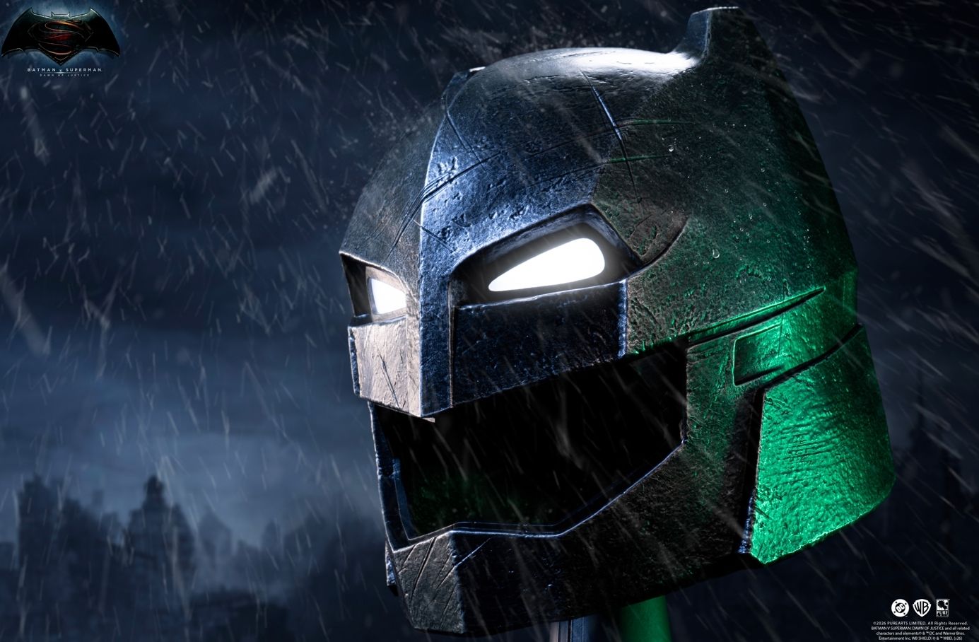 ARMORED BATMAN HELMET REPLICA - BATMAN V SUPERMAN: DAWN OF JUSTICE