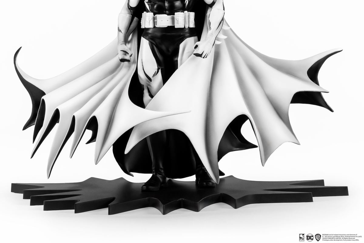 Batman Black & White Version (PX Exclusive)
