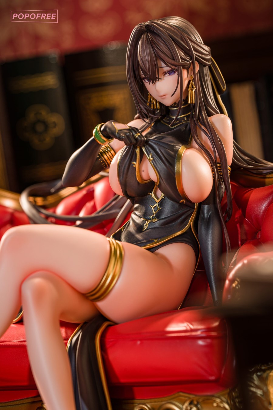 Lydia, the Demon World Executive