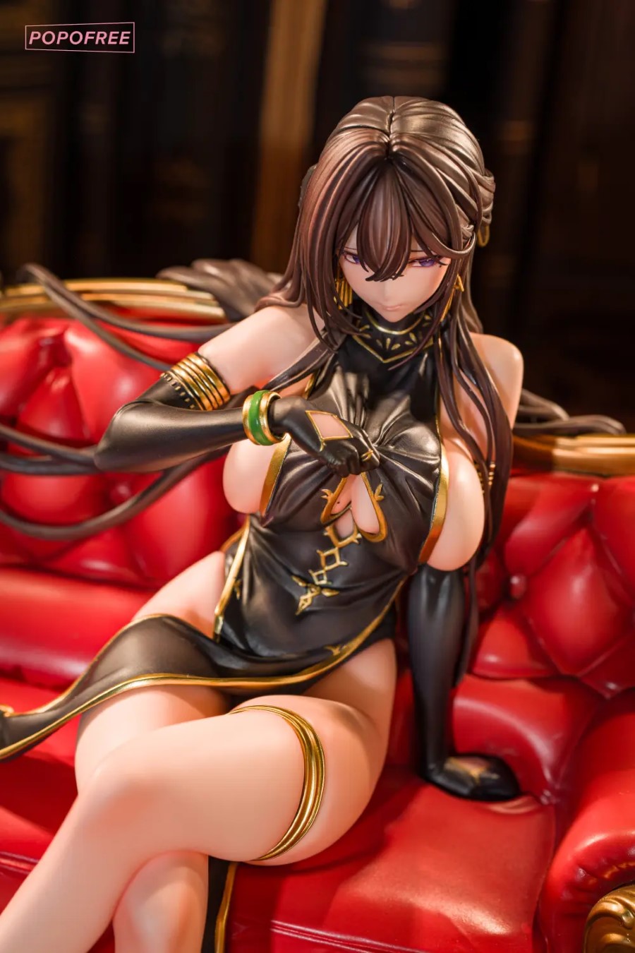 Lydia, the Demon World Executive