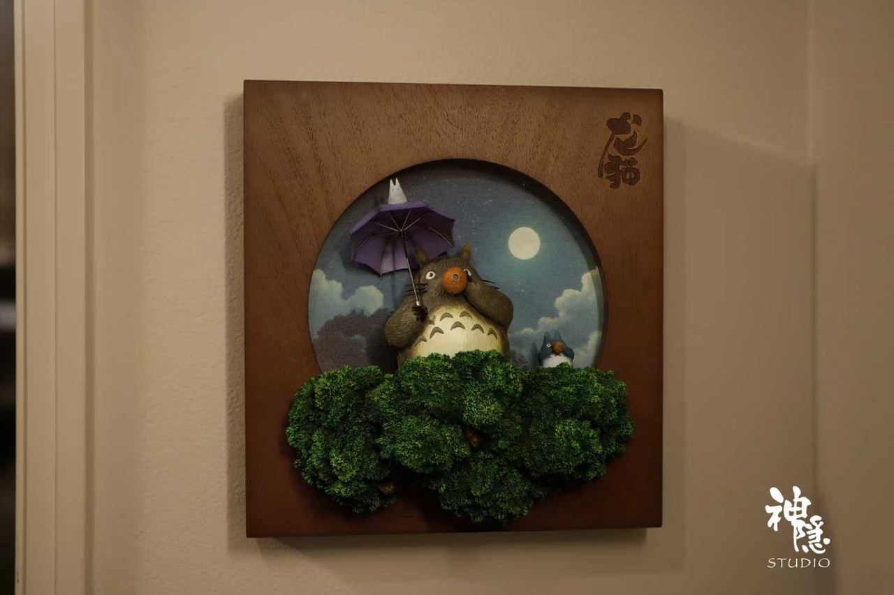 Totoro under the moonlight