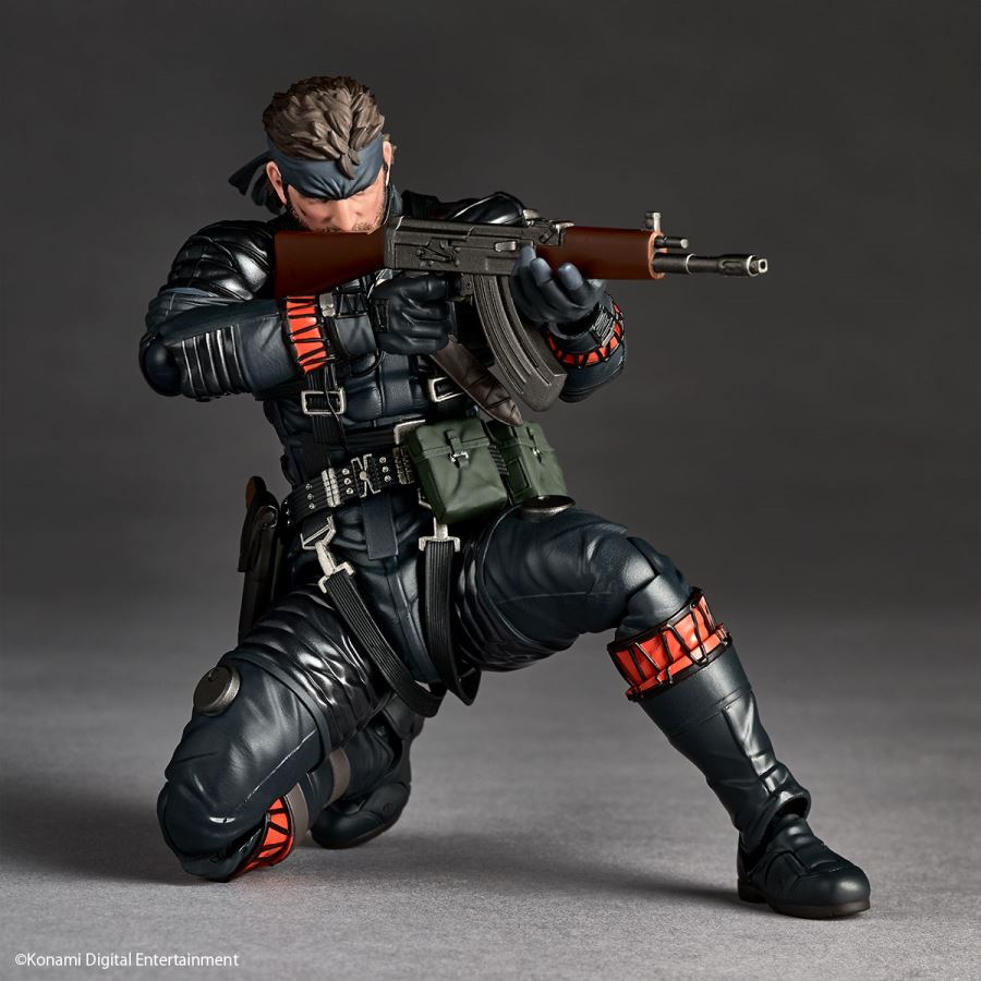 Revoltech Metal Gear Solid: Solid Snake Sneaking Suit