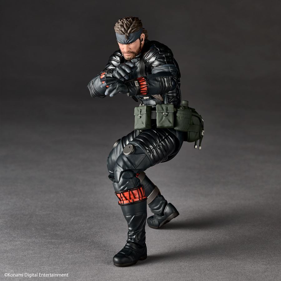 Revoltech Metal Gear Solid: Solid Snake Sneaking Suit