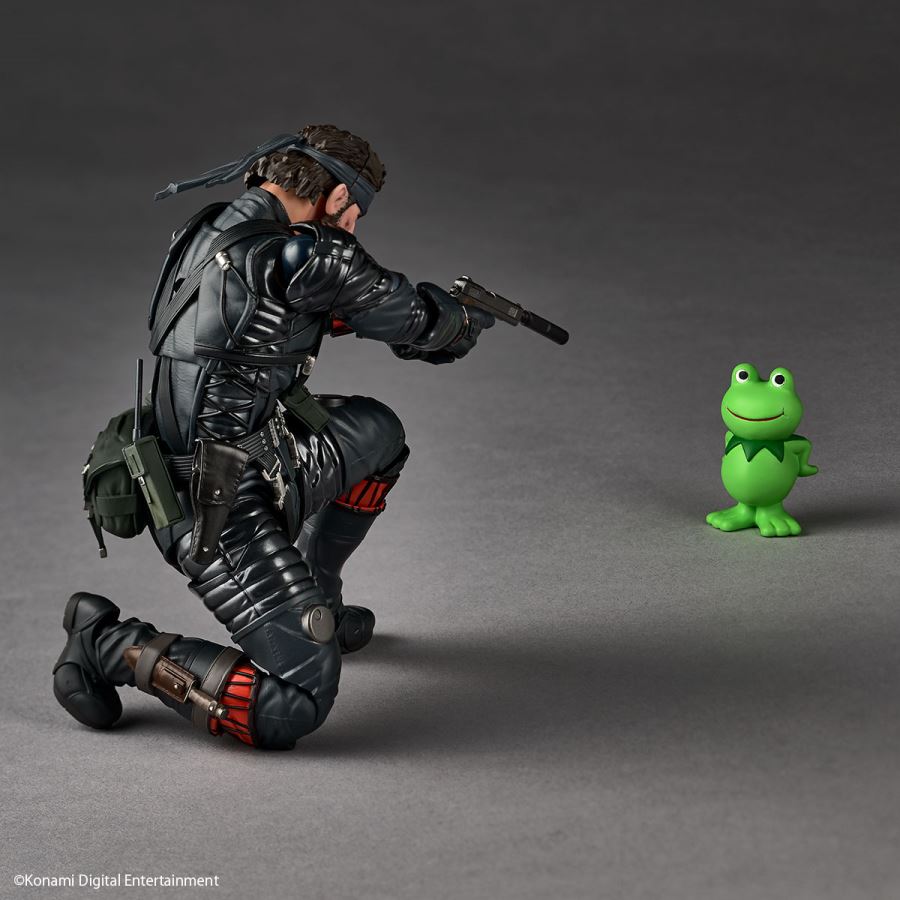 Revoltech Metal Gear Solid: Solid Snake Sneaking Suit