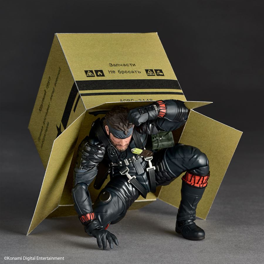 Revoltech Metal Gear Solid: Solid Snake Sneaking Suit