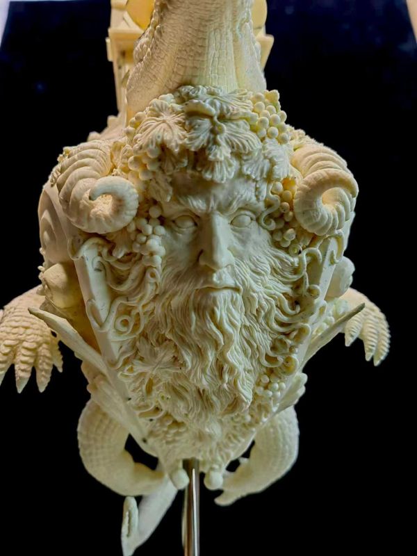 Clock Alligator White Model