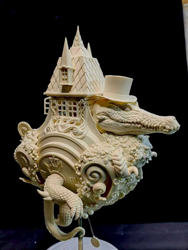 Clock Alligator White Model