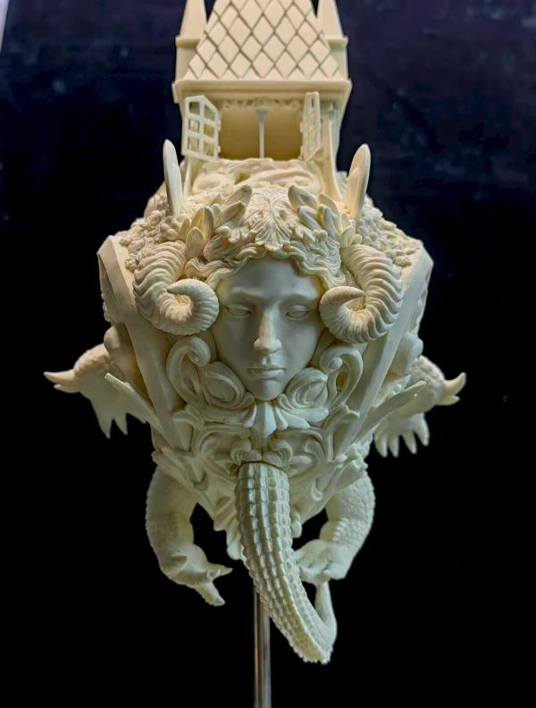 Clock Alligator White Model