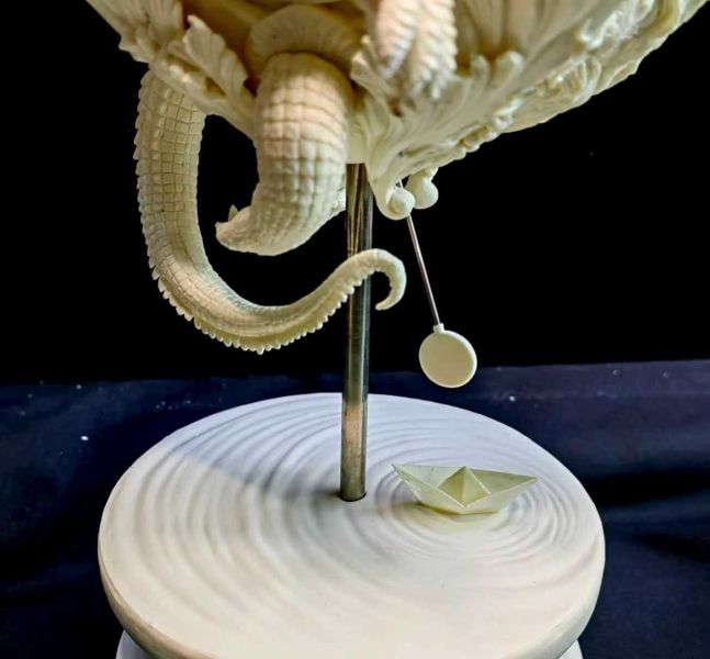 Clock Alligator White Model