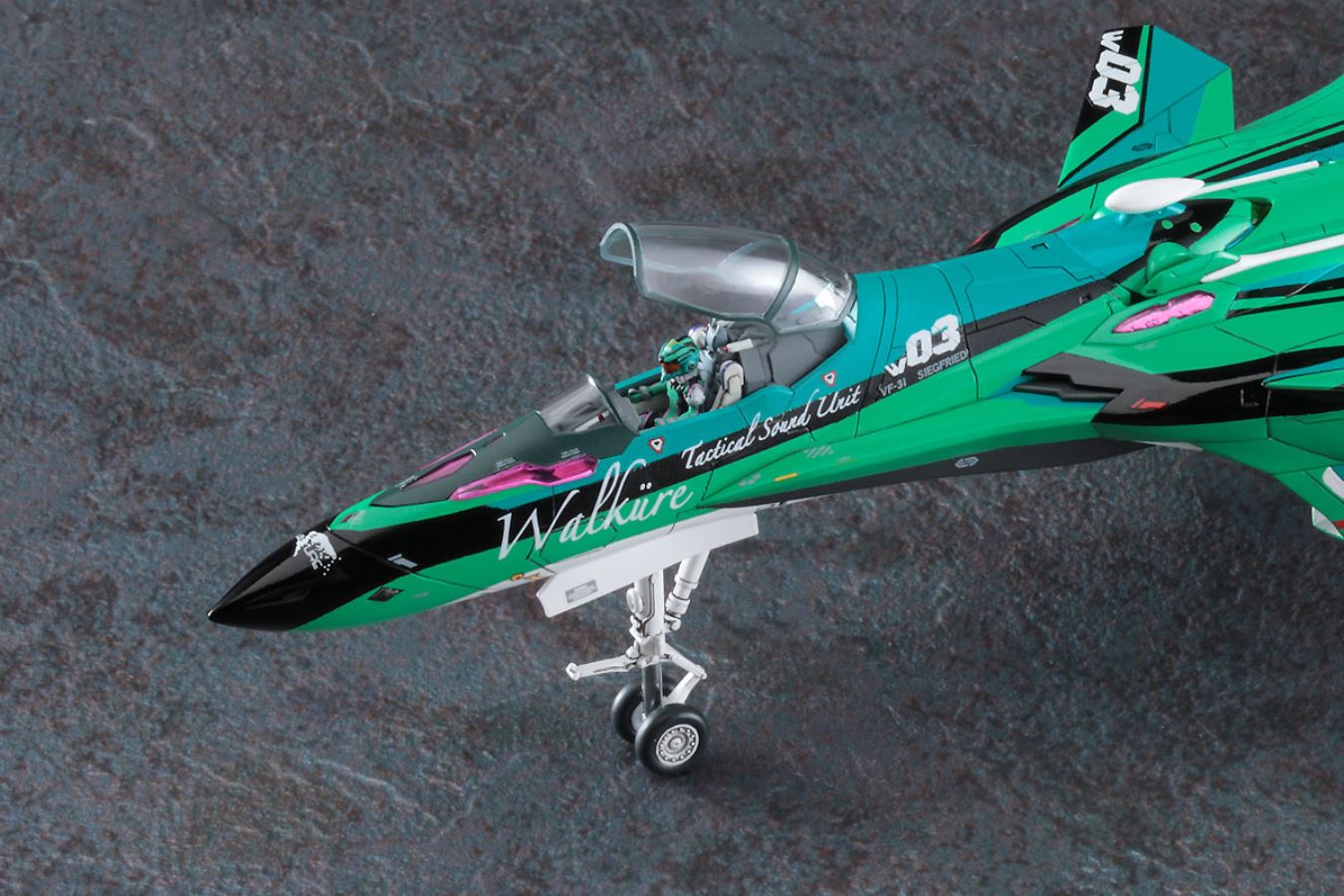 Macross Delta the Movie: Passionate Walküre VF-31E Siegfried Reina Prowler Color 1/72