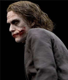 Batman-The-Dark-Knight-Joker-Bank-Robber-Edition-16