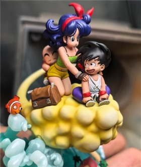 Launch-riding-a-somersault-cloud-Dragon-Ball