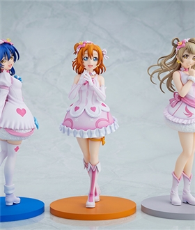 Honoka-Kousaka-Kotori-Minami-Umi-Sonoda-We-Are-One-Light-ver