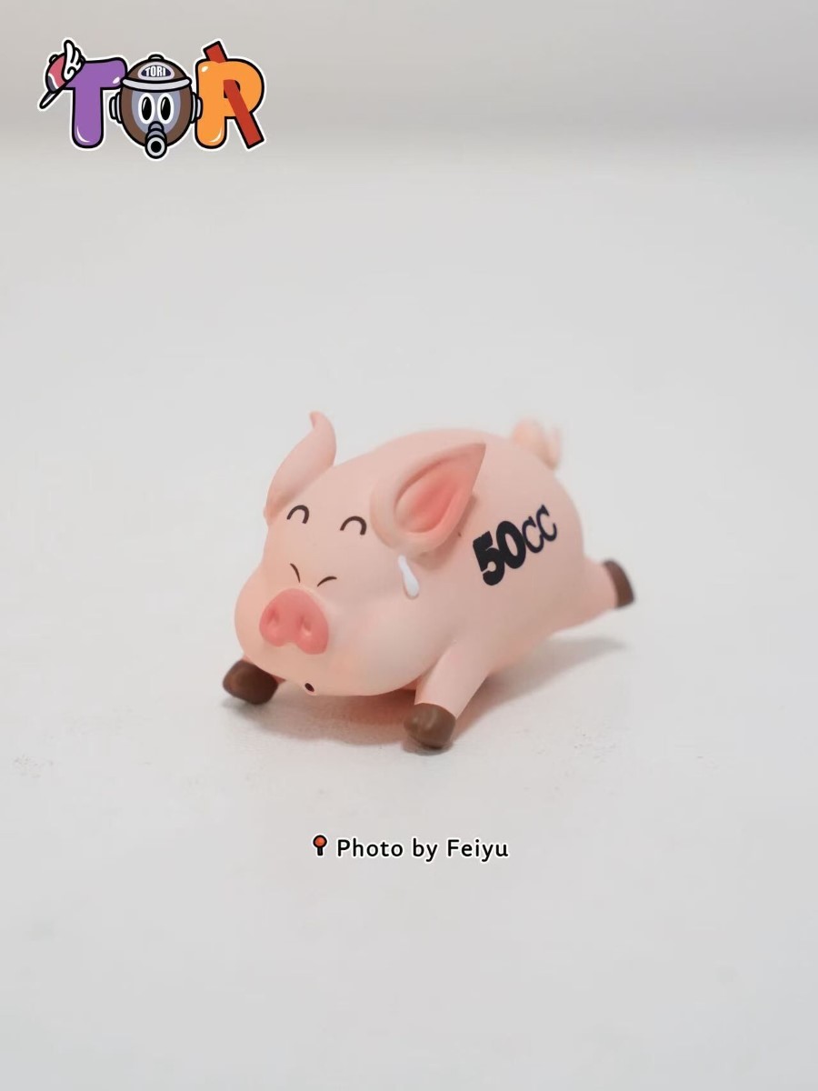 Arale riding a Pig