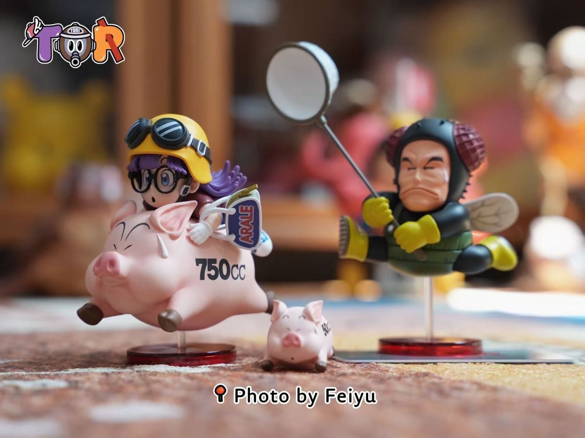 Arale riding a Pig