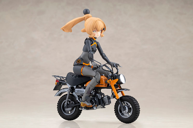 Megami Device PUNI MOFU RACING TU with Honda Z50J-1 Monkey