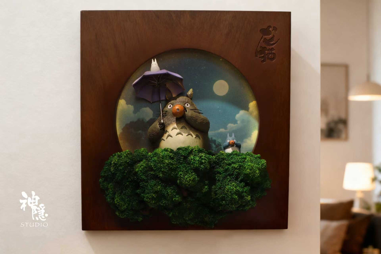 Totoro under the moonlight