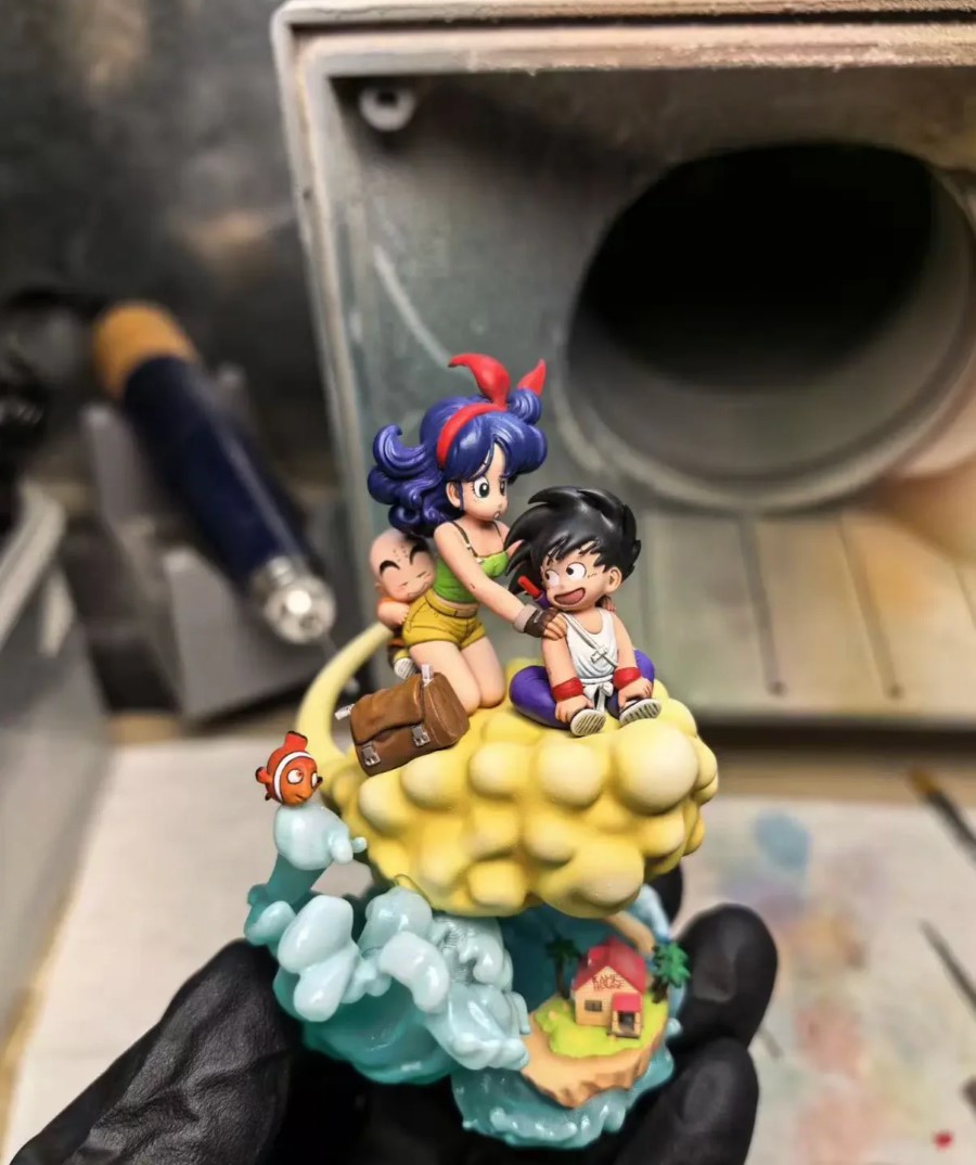 Launch riding a somersault cloud - Dragon Ball