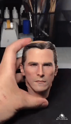 ชัด ๆ อีกครั้ง กับภาพหัวคริสเตียน เบล แบบเส้นผมจริง ในงานปั้น Batman DarkKnight (Queen Studio)