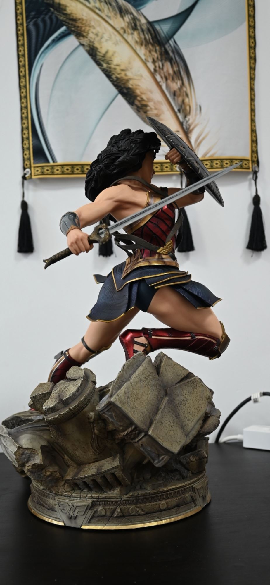 เบื้องหลังงานปั้นพร้อมภาพถ่ายสวย ๆ ของ Wonder Woman Queen Studios